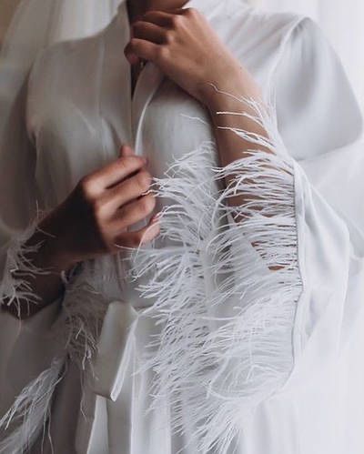 Шовковий халат з пірʼям для нареченої