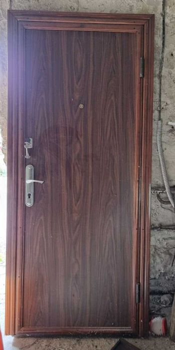 Двері вхідні праві з коробкою зносостійкі 80*200см нові ручка замок