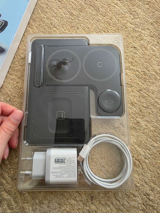 Безпровідна зарядка 3 в 1 для iphone.