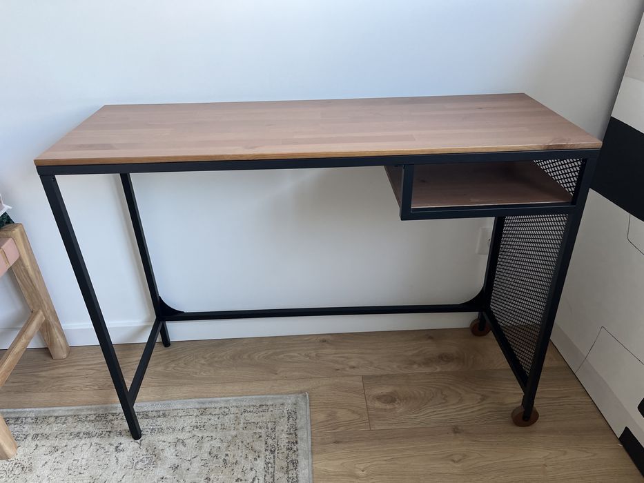 Secretaria pequena (mesa apoio)
