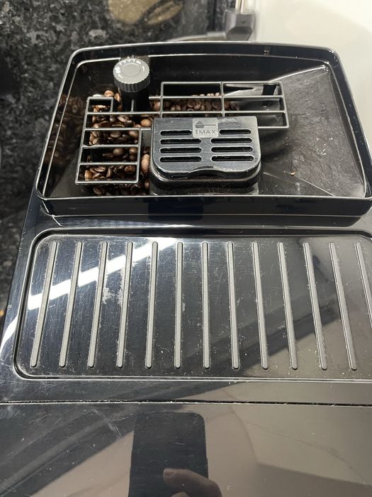 Máquina de café DeLonghi MAGNIFICA START