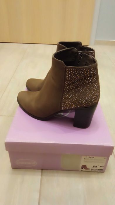 Botki w kolorze khaki