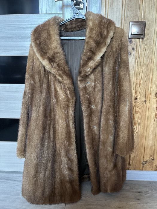 Продаю норкову шубку