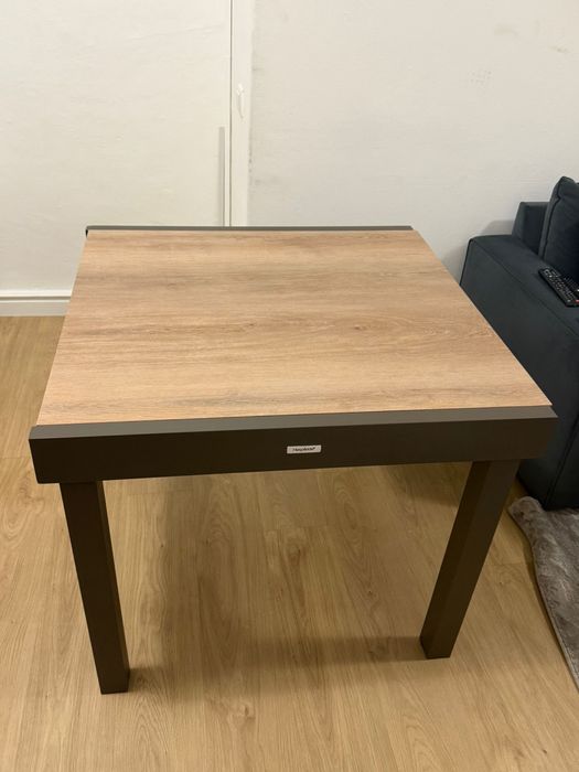 Mesa extensível com conjunto de 6 cadeiras