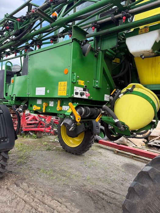 Обприскувач самохідний John Deere M4040