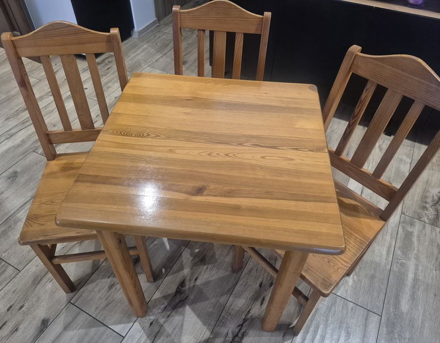 Stół Drewniany z 3 Krzesłami