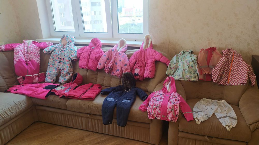 Продажа детских комбинезонов, курточек, жилеток на девочку 2 - 4 лет