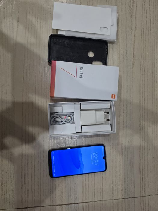Телефон,смартфон  Redmi 7