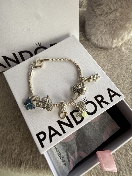 Conjunto pulseira Pandora e 6 charms