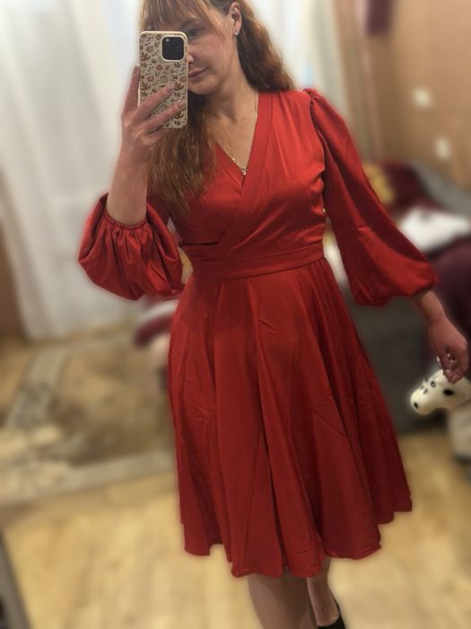 сукня святкова червона продам