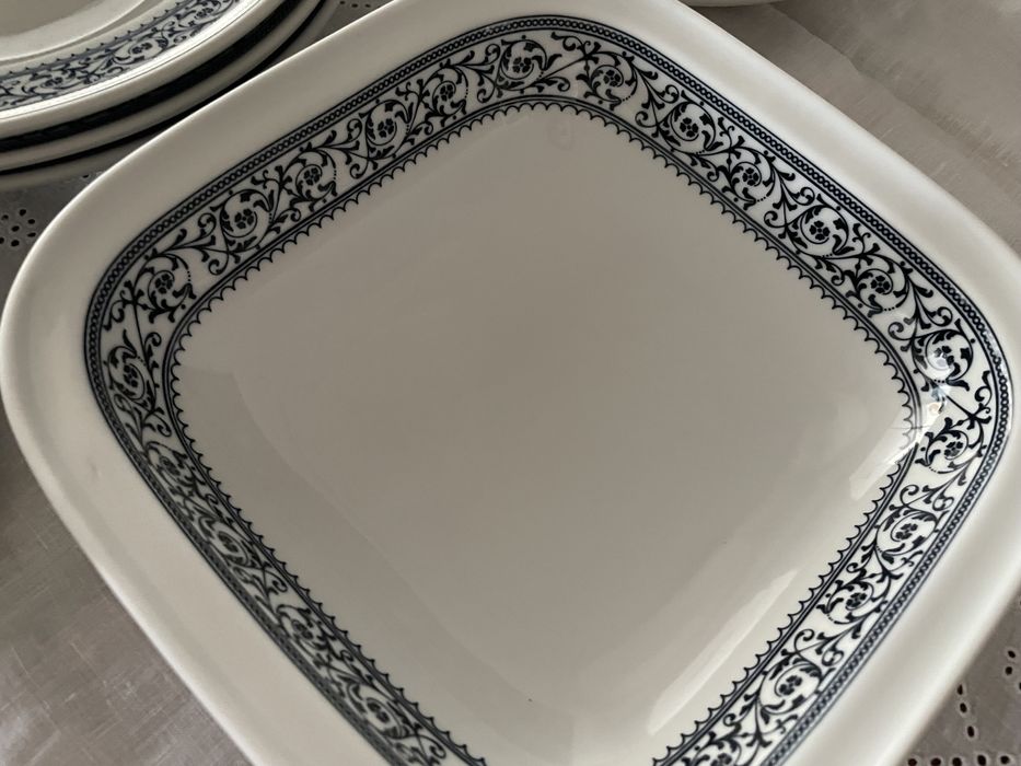 Coimbra SP Portugal. Serviço de porcelana