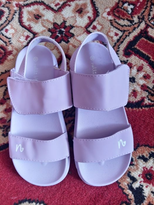 Продаю босоніжки для дівчинки