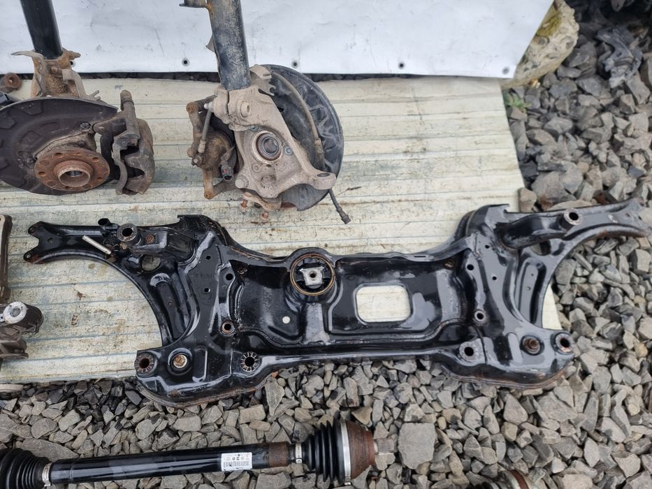 Поворотний кулак полуось VW Passat B8, Tiguan Пассат Golf 7 Octavia A7