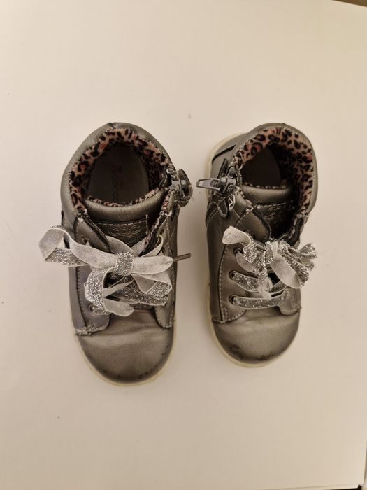Buty na dziewczynkę, rozmiar 24, srebrne błyszczące