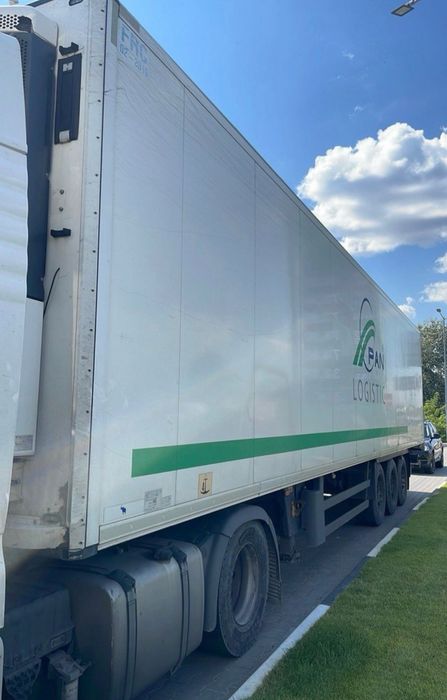 продаємо вантажну техніку Тягачі та напівпричепи рефрижератори