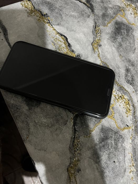 Продам iPhone 11