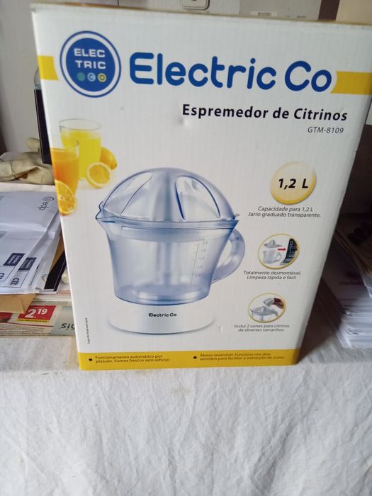 Espremedor de citrinos elétrica.