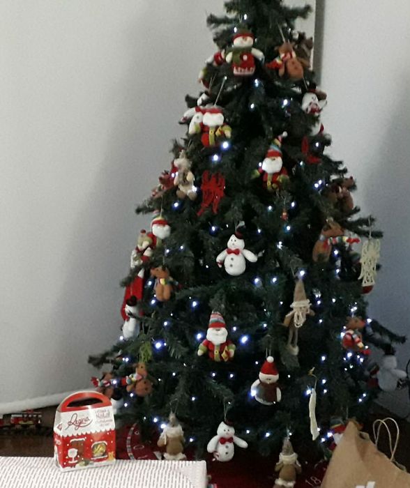 Vendo Árvore de Natal 1.80M Como Nova Sem Decoração