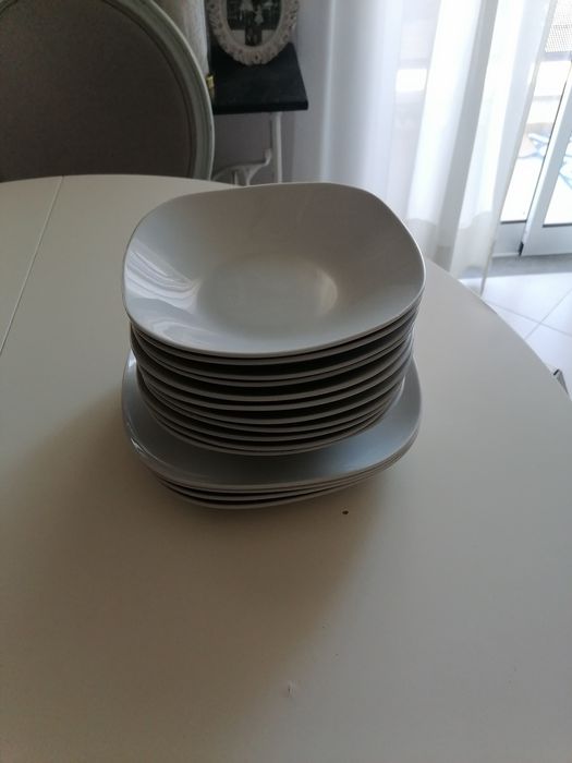 Conjunto de Pratos e Tigelas