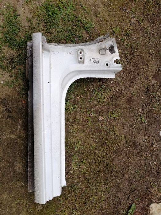 Opel astra 5, V  belka przednia próg narożnik 15-21r