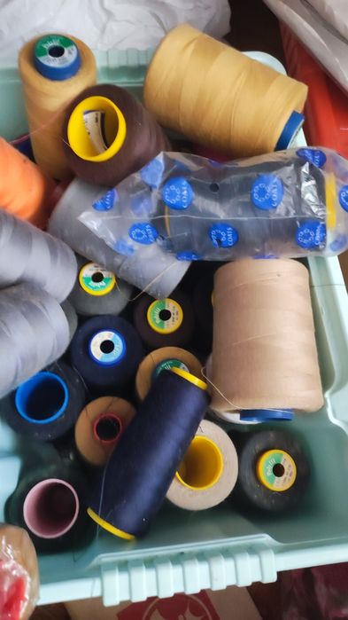 linhas de costura várias cores