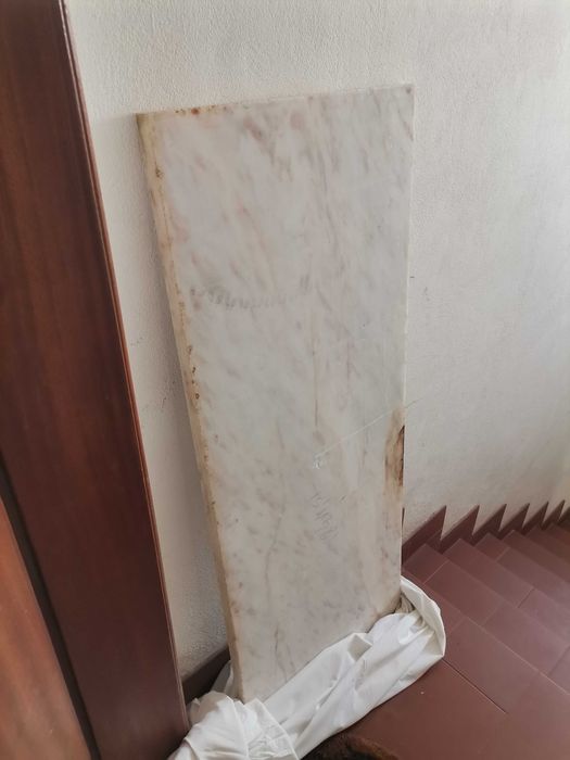 Pedra mármore em boas condições - dimensões 120 cm x 50  x 2,5 cm