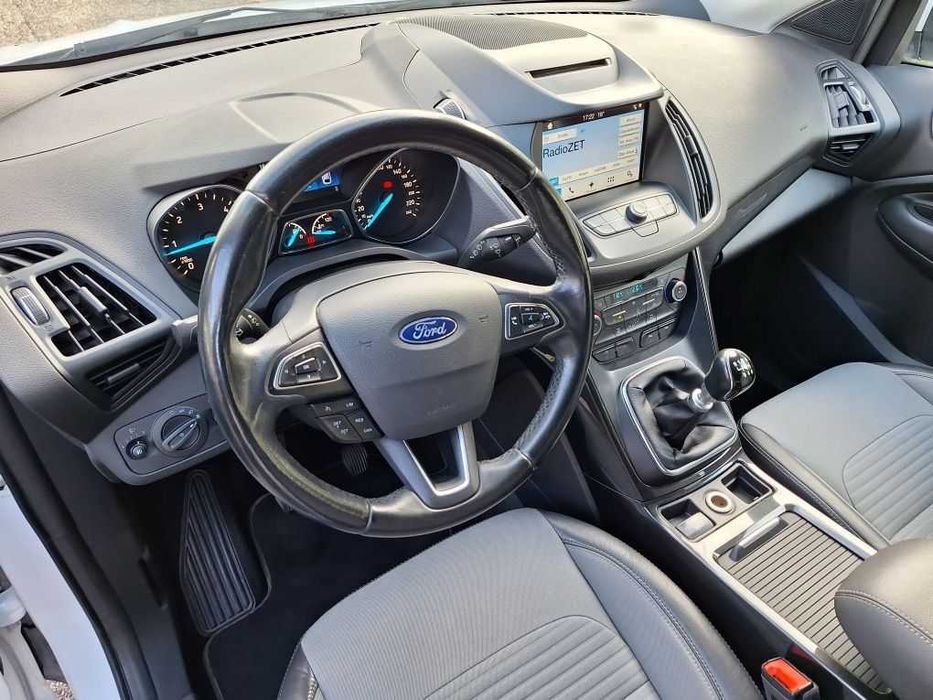 Samochod ford kuga
