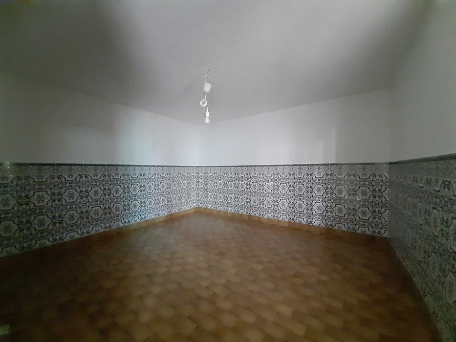 Apartamento T2 para arrendar em Famões