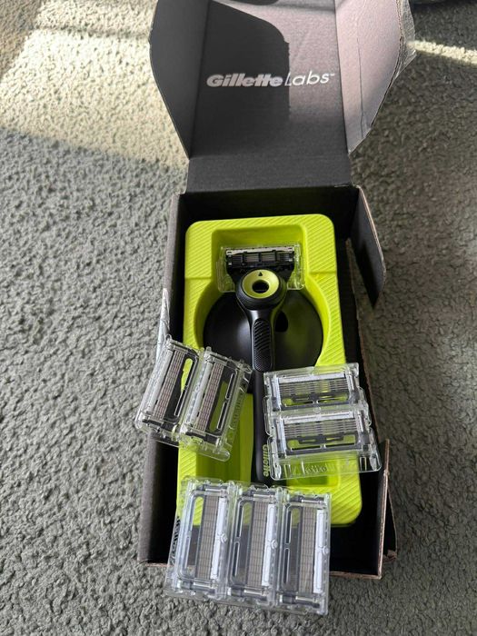 Gillette Labs Neon Maszynka + stacja + 8 wkładów 18036(2)