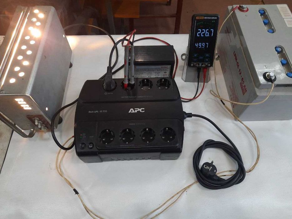 APC Back-UPS ES 700 Iнвертор безперебійник  700 VA 405 Вт.