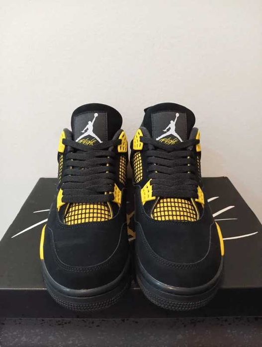 Jordan 4 Retro Thunder R.42
