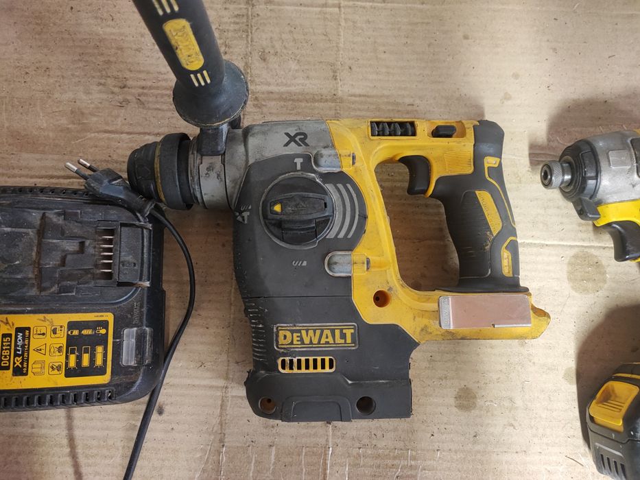 Martelo elétrico DeWalt dch273n e aparafusadora  dcf887