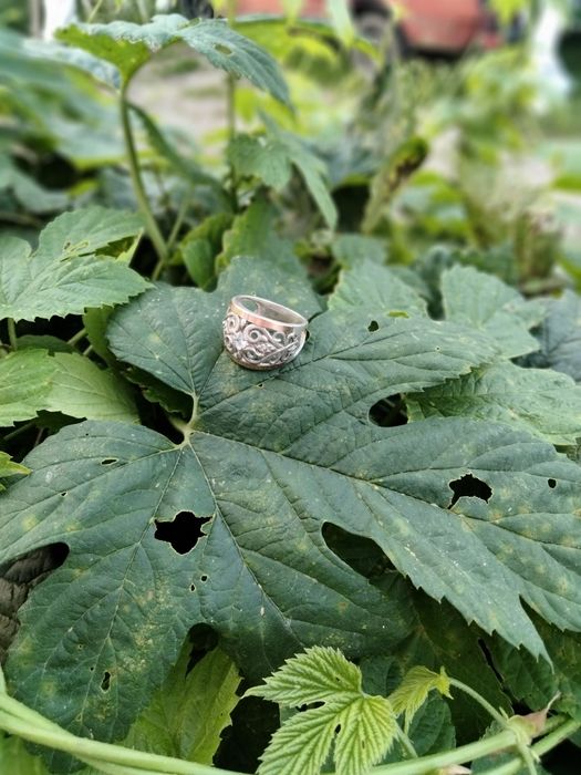 Каблучку срібну продам