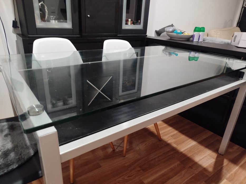 Vendo ou troco por algo do meu interesse  Mesa de vidro  e Ferro para