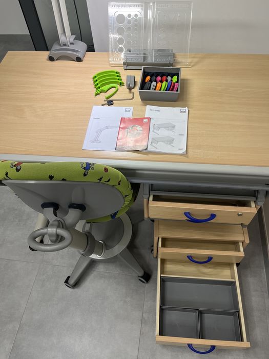 Комплект школяра Moll Booster Classic( стіл, стілець і настільналампа)