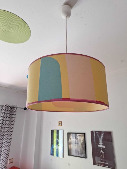 candeeiro colorido para quarto de criança