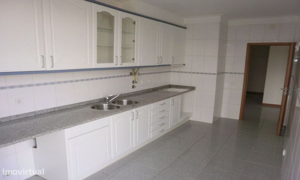 Apartamento T1 c/varanda e garagem junto centro comercial GaiaShopping