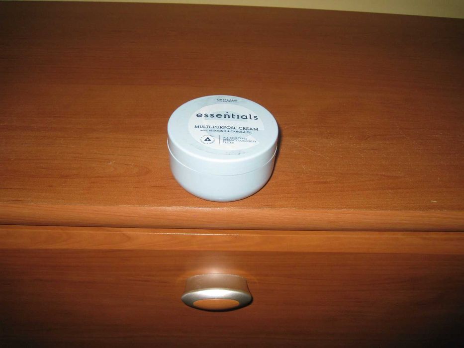 Oriflame krem Essentials