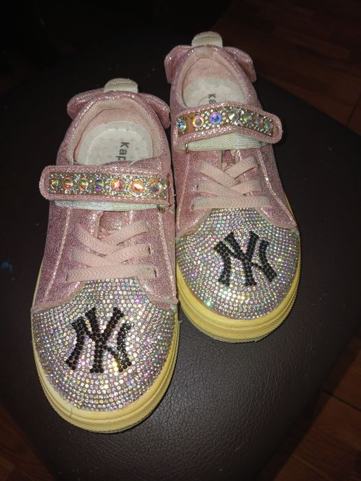 Кросівки дитячі для дівчинки.