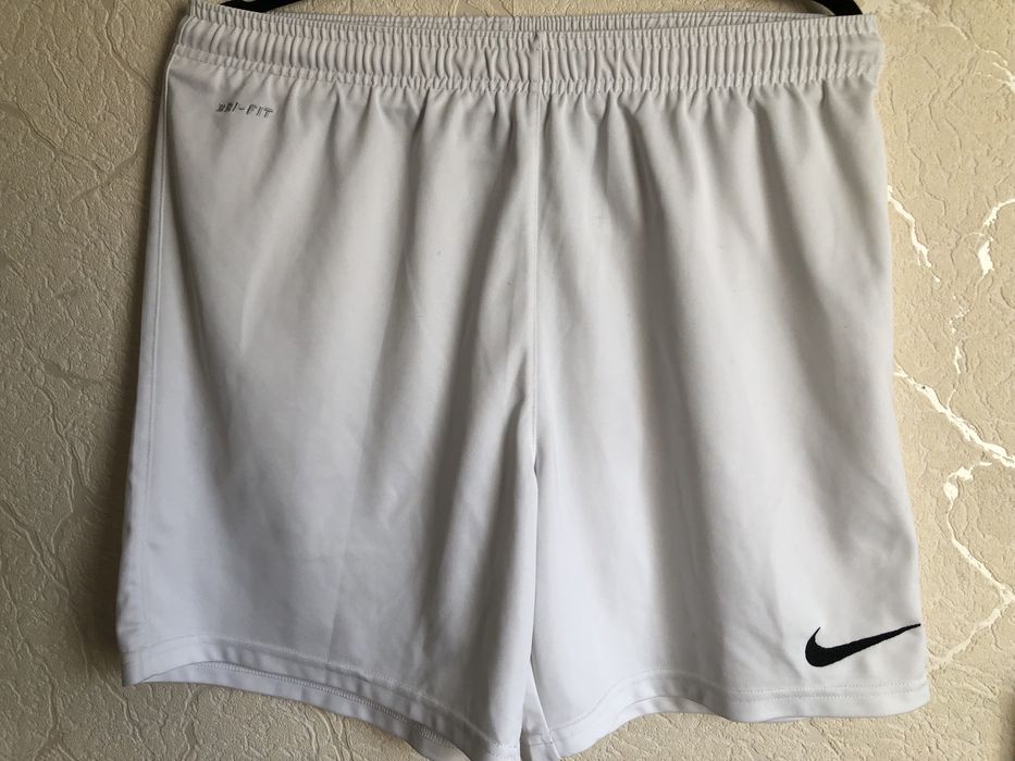 1000 за все: NIKE для тренувань 2 кофти (L) + 3 шт шорти (М/L)