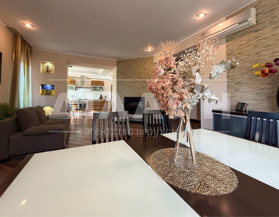 Гарний будинок на Правому 350 м2 , 16 сот