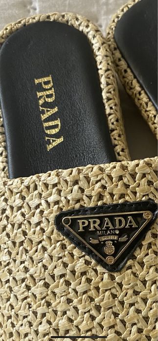 Klapki logo Prada