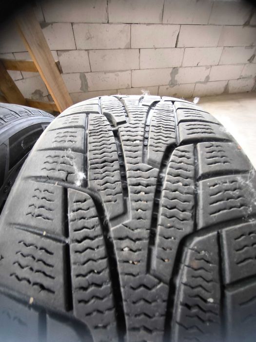 Зимняя резина б/у 225/50/R17 KUMHO AZEN