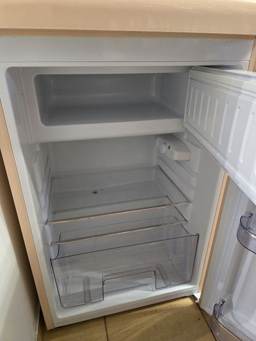 Mała lodówka retro pudrowy róż ravanson