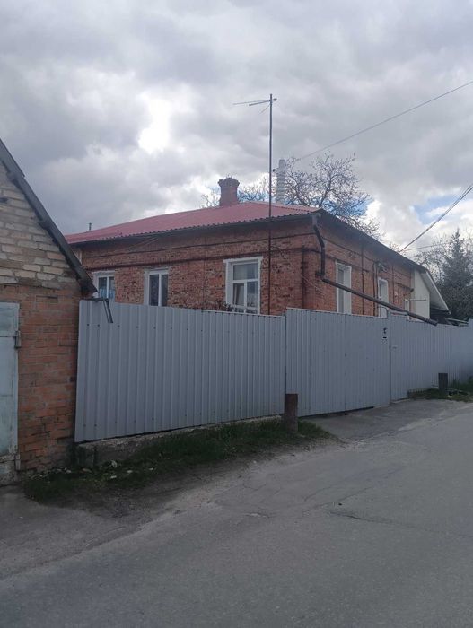 Продам часть дома, в Центре, ул Покровская р-не 5 школы.