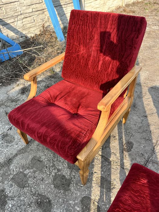 3 stołki plus fotel