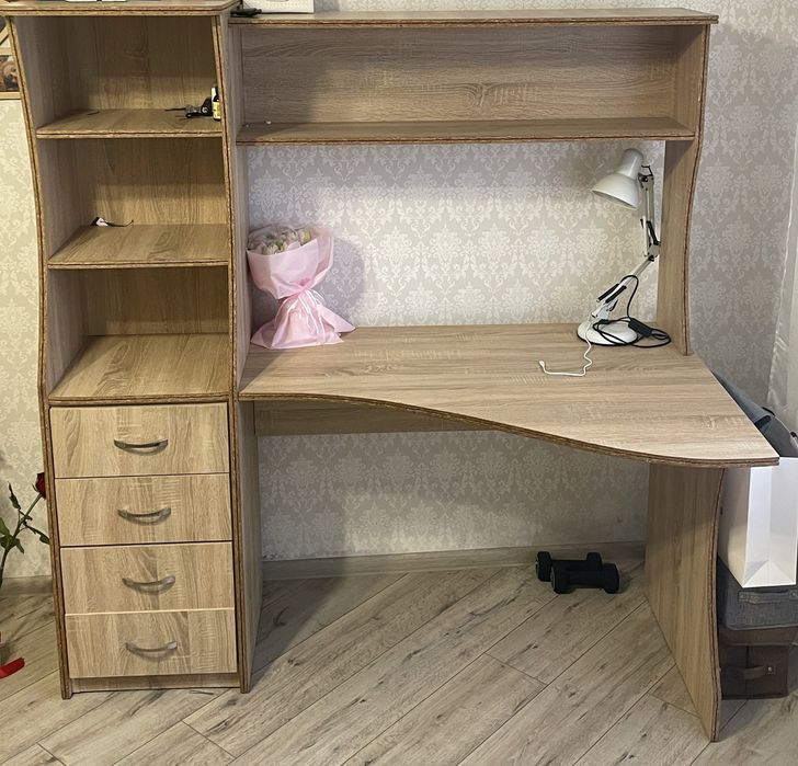 Продам стіл  в хорошому стані