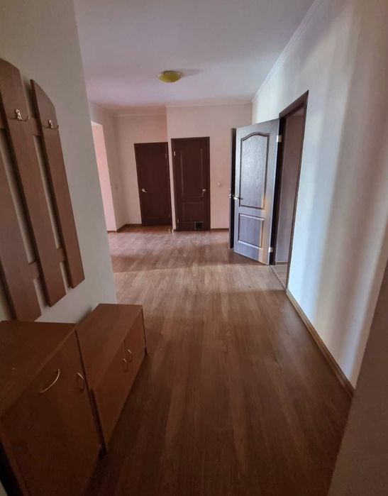 Продаж великої 3 кімнатной квартири Росвигово.