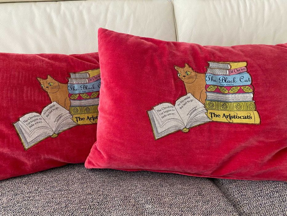 Conjunto almofadas decorativas 2+1 c/ apontamentos de gatos e livros