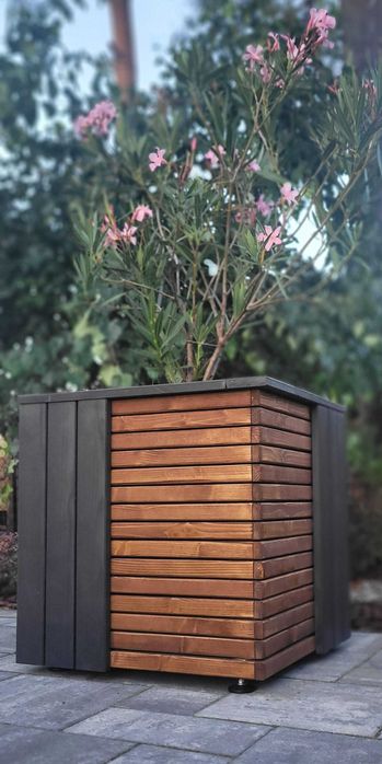 Donica, ławka - drewniane meble ogrodowe, doniczka